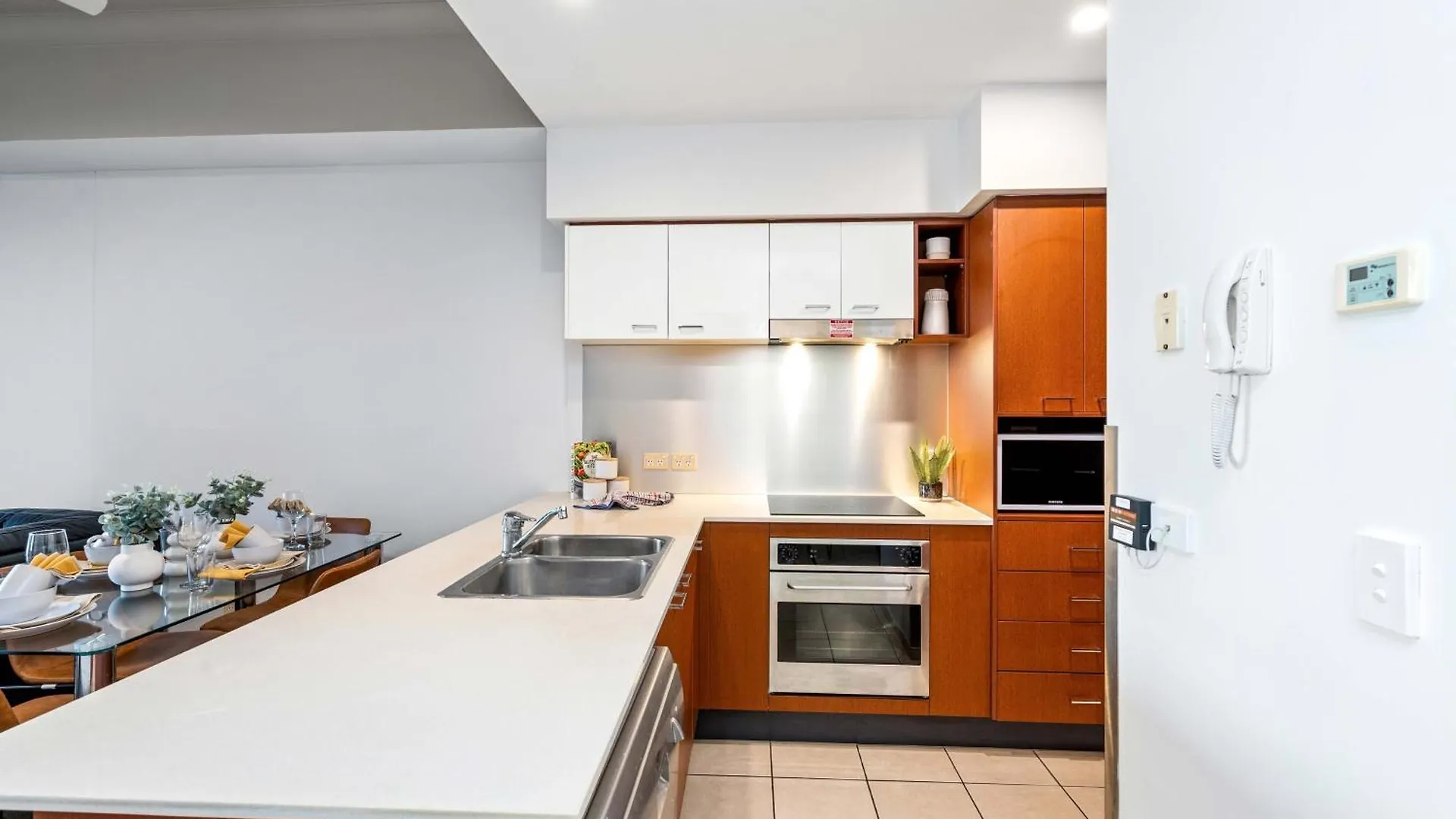 Self Contained Apartments At Chevron Renaissance - Privately Managed - Wow Stay Gold Coast Australia