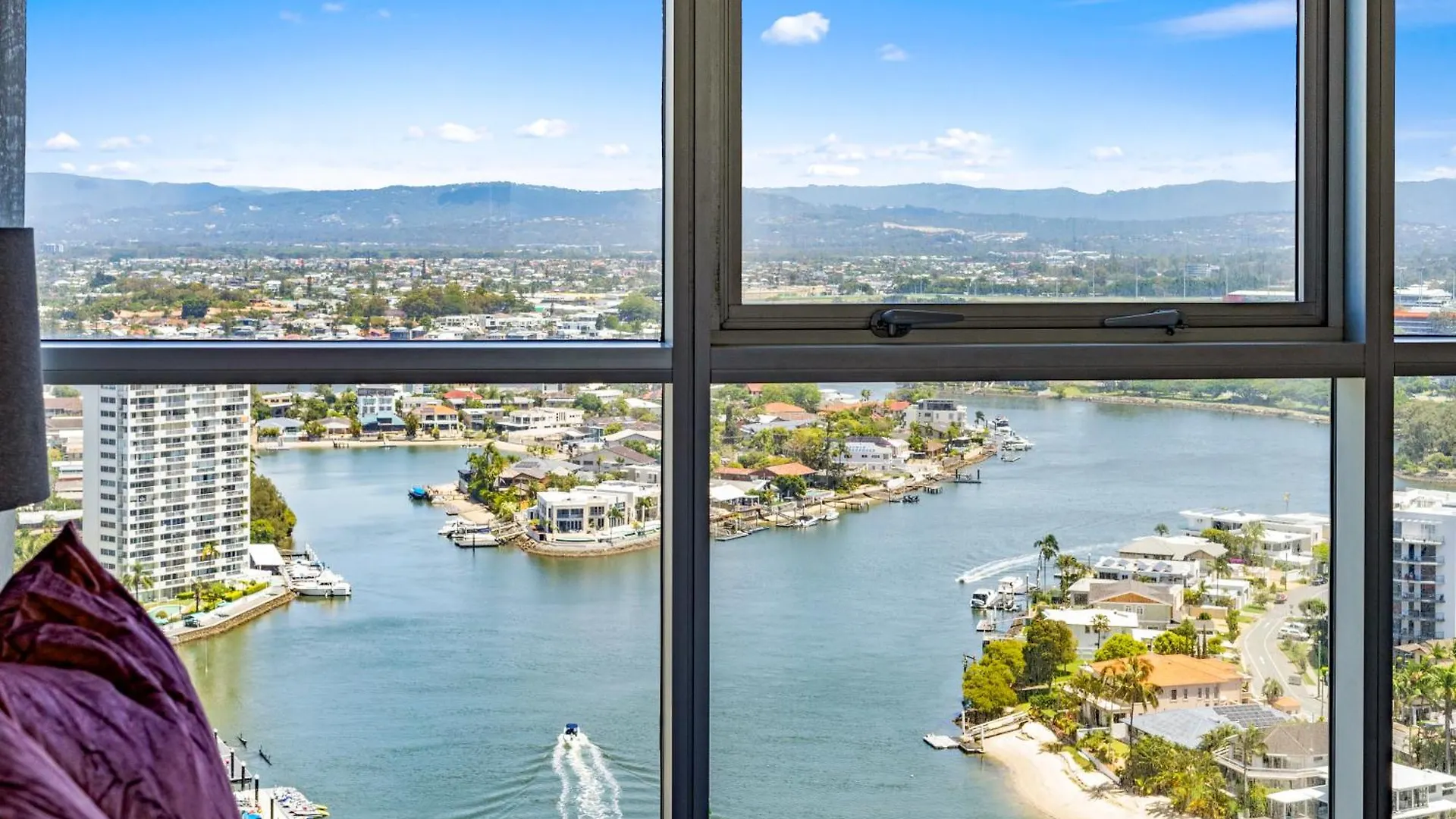 Self Contained Apartments At Chevron Renaissance - Privately Managed - Wow Stay Gold Coast