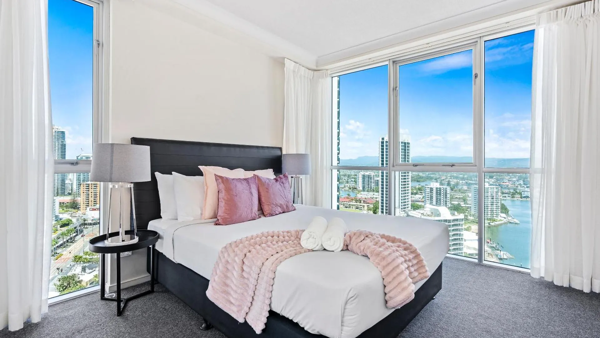 Self Contained Apartments At Chevron Renaissance - Privately Managed - Wow Stay Gold Coast